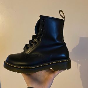 Dr. Martens size 7 just worn to try on a few times!!